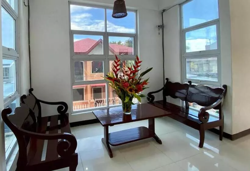 Hotelli Three U S Pension House