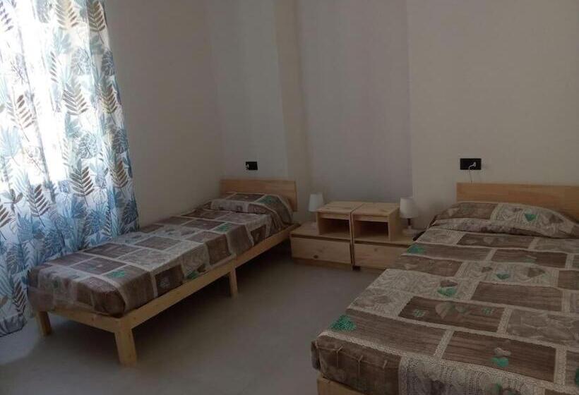 بنسيون Amici Holiday Stazione