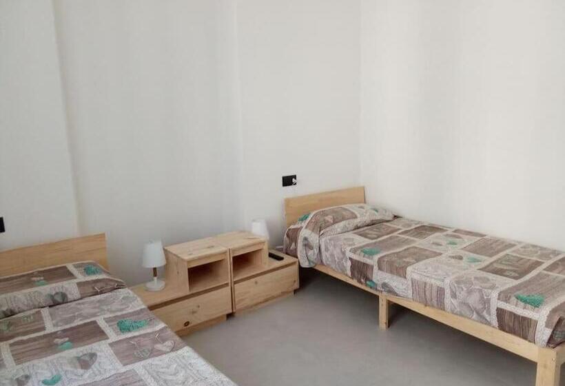 بنسيون Amici Holiday Stazione