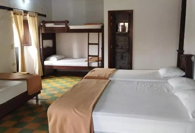 ペンション Hostal La Batea