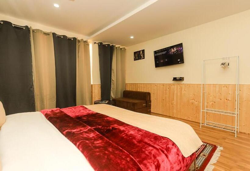 تختخواب و صبحانه Himalayan Suite