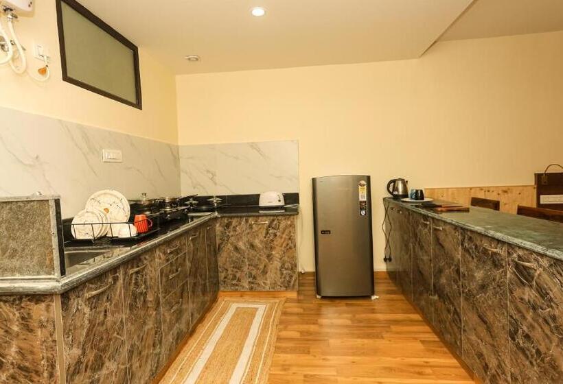 تختخواب و صبحانه Himalayan Suite