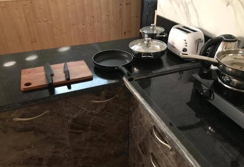 تختخواب و صبحانه Himalayan Suite