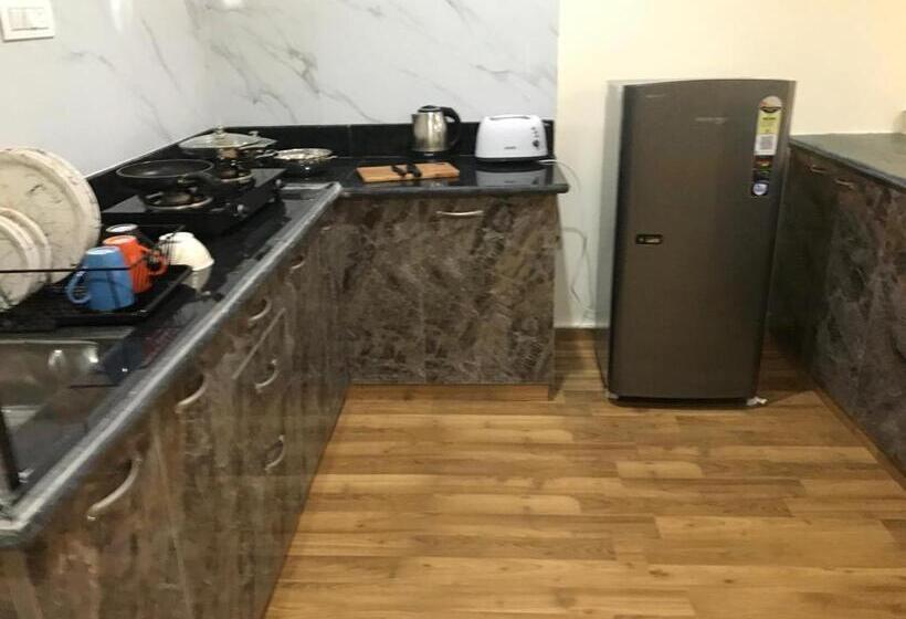 تختخواب و صبحانه Himalayan Suite