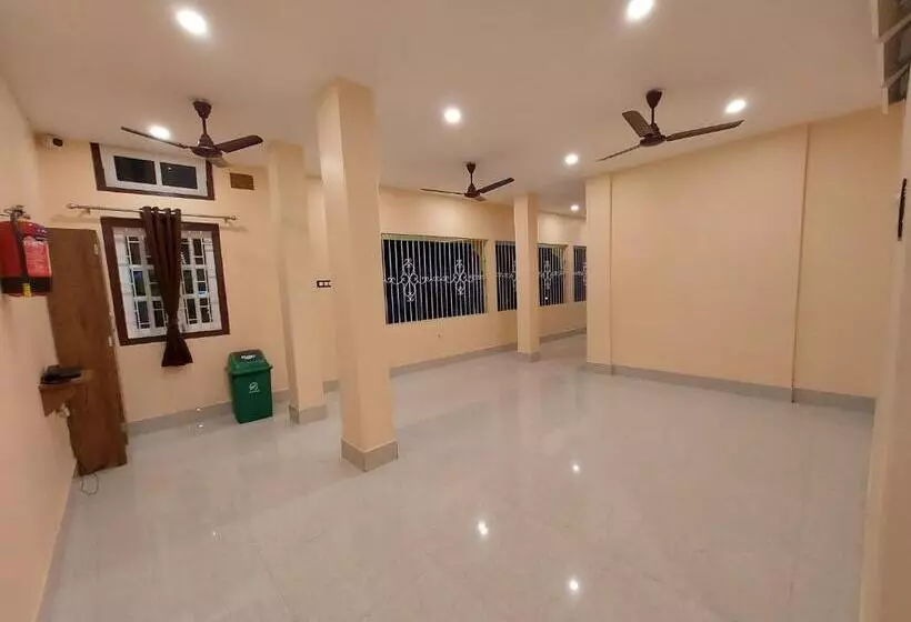 ホテル Hari Gayatri Regent