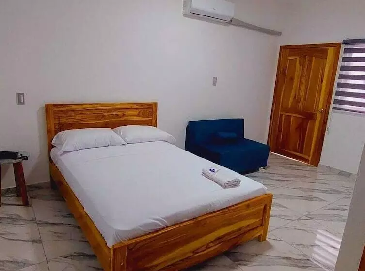 ホテル Hostal Amelia De La Rosa