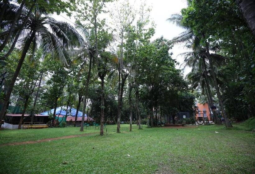 Hotel Nisarga Resort