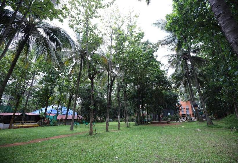 Hotel Nisarga Resort