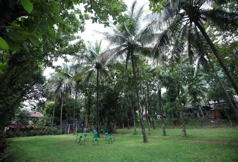 Hotelli Nisarga Resort