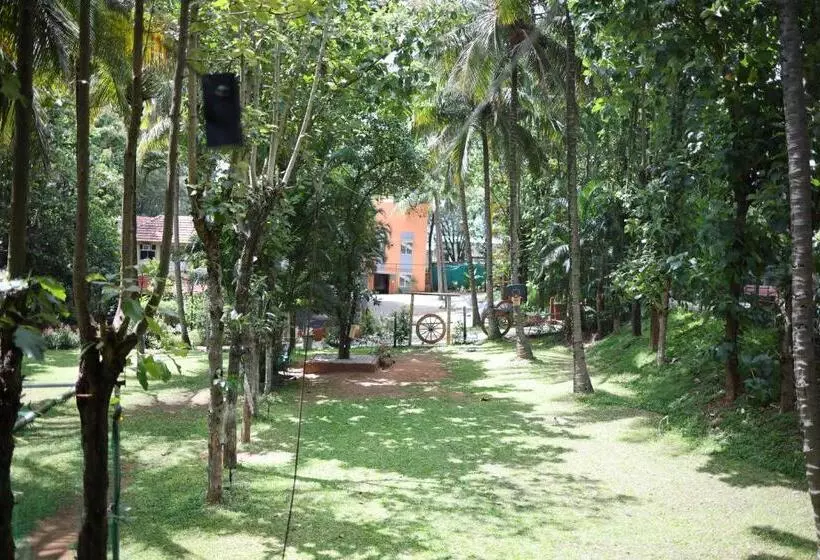 Hotelli Nisarga Resort