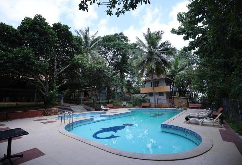 Hotel Nisarga Resort