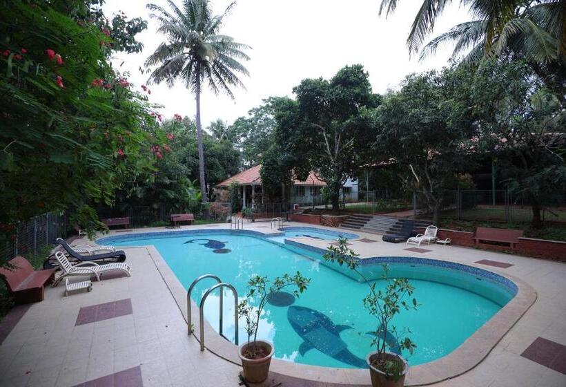 Hotel Nisarga Resort