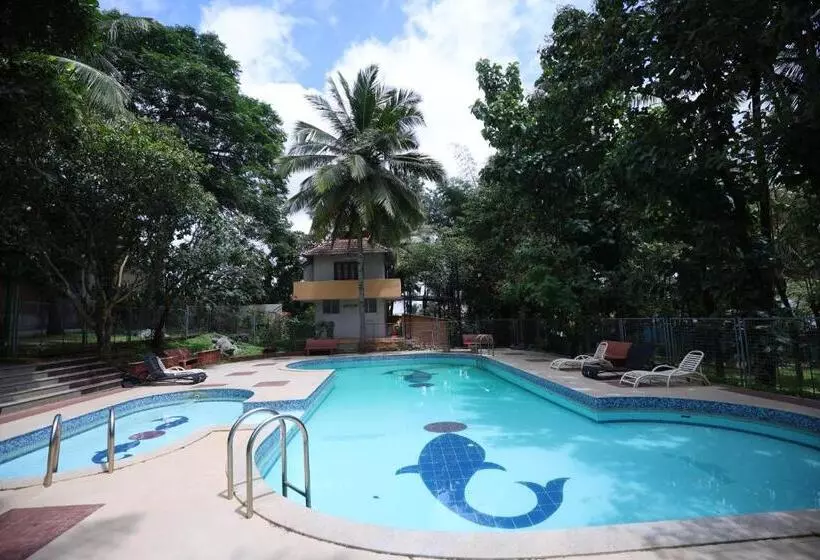 Hotelli Nisarga Resort