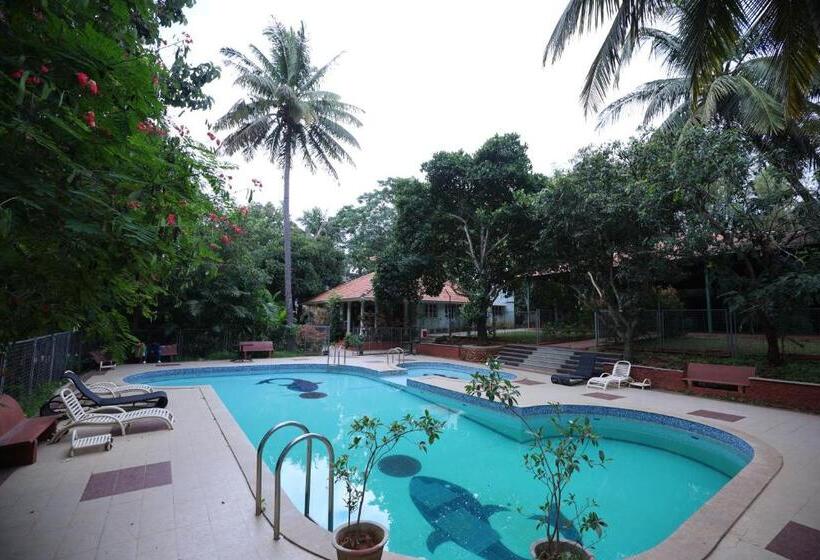 Hotel Nisarga Resort