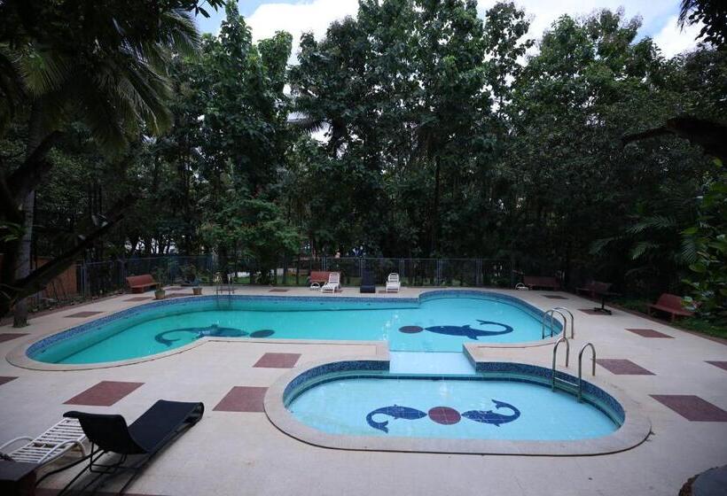 Hotel Nisarga Resort