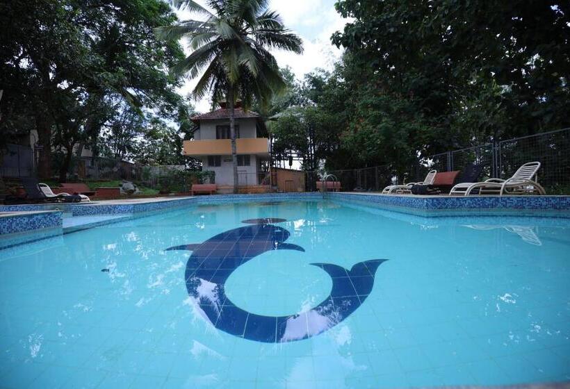 Hotel Nisarga Resort