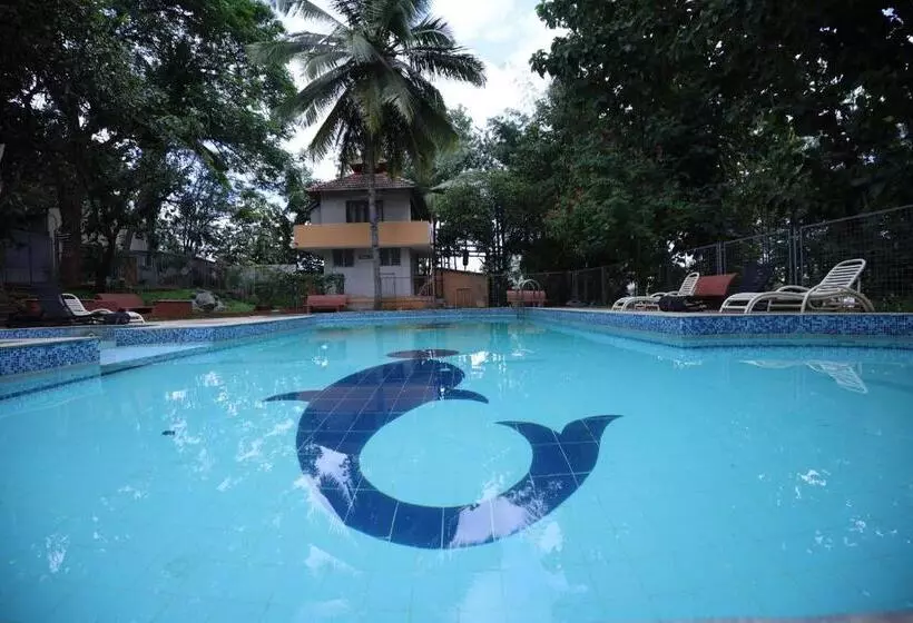 Hotelli Nisarga Resort