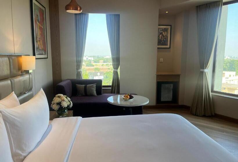 호텔 Ramada Encore By Wyndham Amritsar Airport