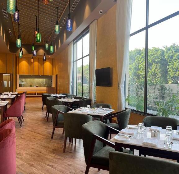 호텔 Ramada Encore By Wyndham Amritsar Airport