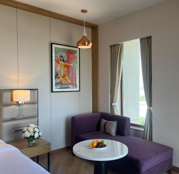 호텔 Ramada Encore By Wyndham Amritsar Airport