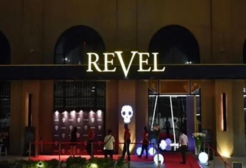 La Palazzo Across Uptown Mall & Grand Hyatt Bgc