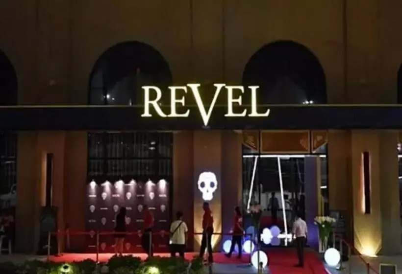 La Palazzo   Across Uptown Mall & Grand Hyatt Bgc