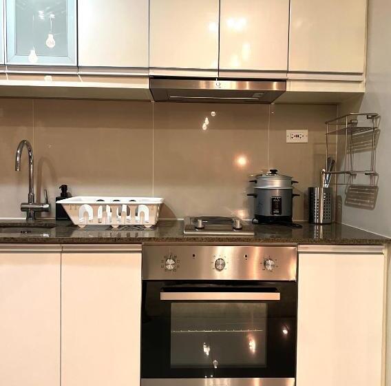 La Palazzo Across Uptown Mall & Grand Hyatt Bgc