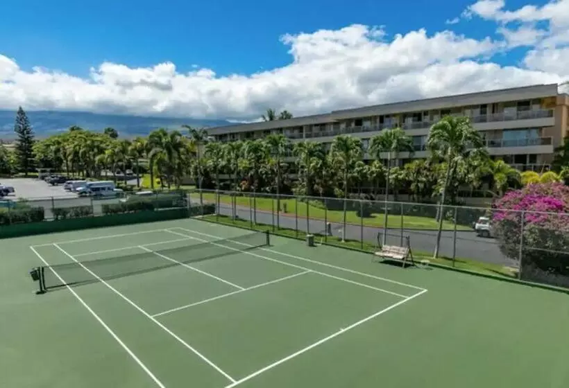 Prime Location! Walk To Beach, Shops & Dining!