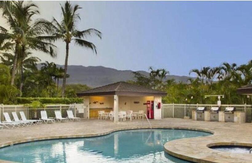 Prime Location! Walk To Beach, Shops & Dining!