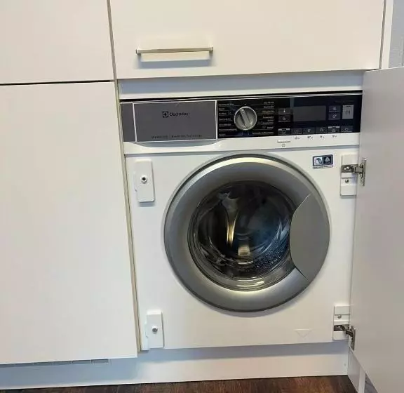 Majatalo Basel Stadt Gundeldingen Zimmer 401, Wc In The Hallway, Outside The Room