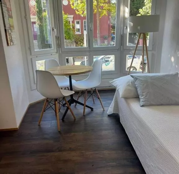 Majatalo Basel Stadt Gundeldingen Zimmer 401, Wc In The Hallway, Outside The Room