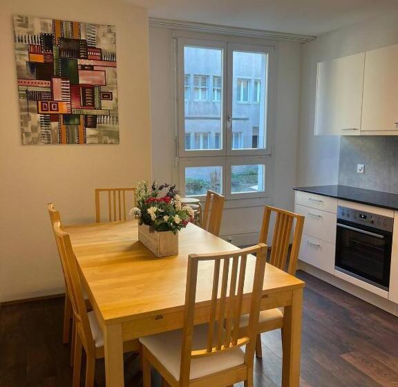 Pensionat Basel Stadt Gundeldingen Zimmer 401, Wc In The Hallway, Outside The Room