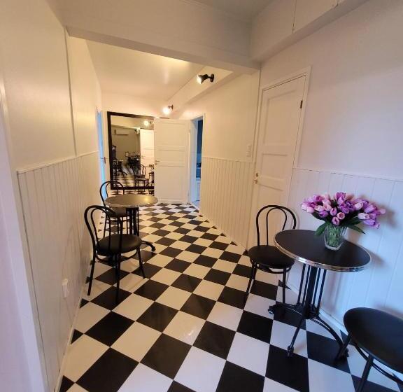 פנסיון Hietaman Vierastalo Banksy