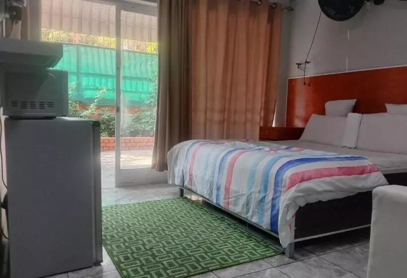 پانسیون Silent Night Guest House Sunnyside Pretoria