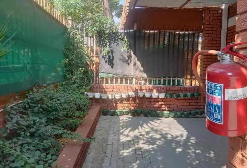 پانسیون Silent Night Guest House Sunnyside Pretoria