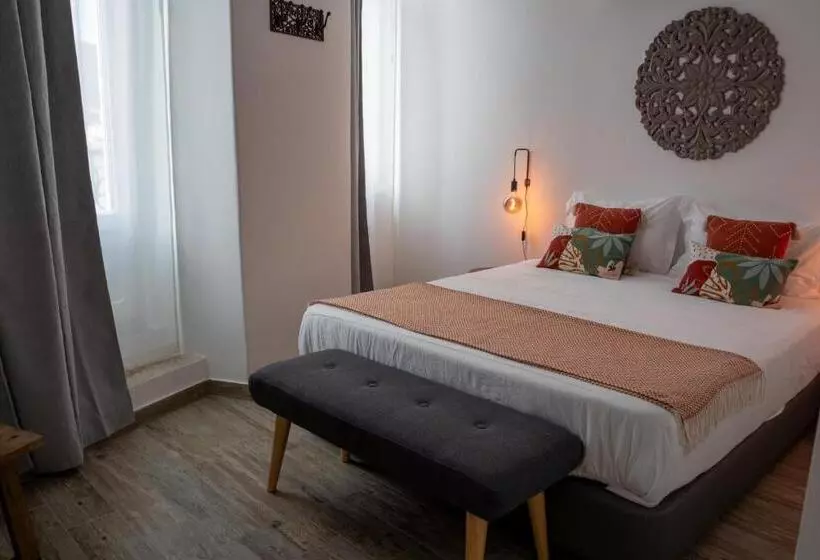 Majatalo Tavira Nomad Guesthouse