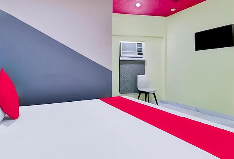 Roomshala 121 Hotel Classic Hazrat Nizamuddin Railway Station