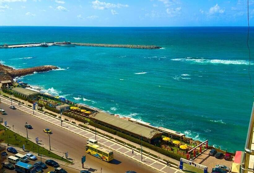 تختخواب و صبحانه Salvatore Rooms Corneish Street