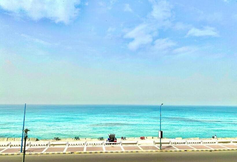 تختخواب و صبحانه Salvatore Rooms Corneish Street