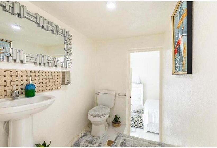 تختخواب و صبحانه The Aquaville Rush Apartment