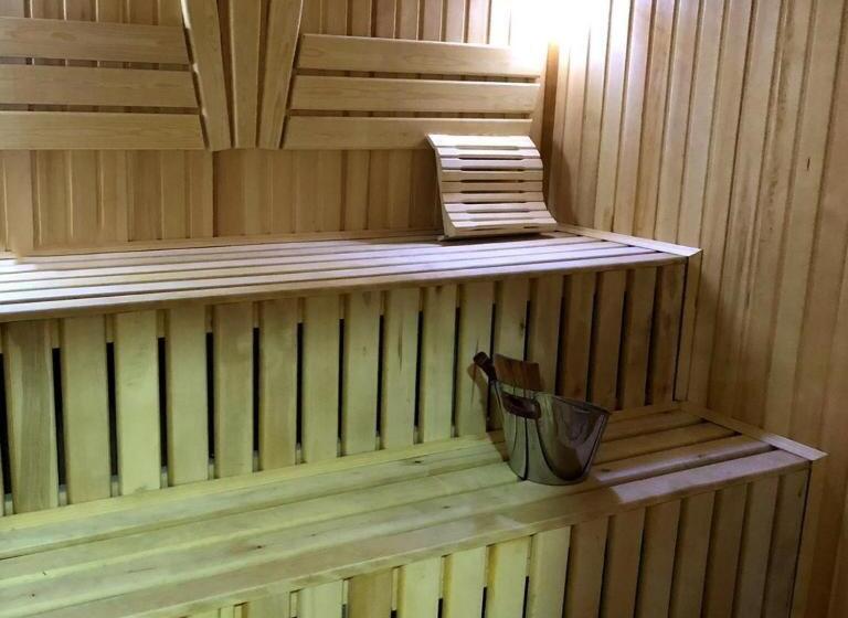 Garden Hotel With Pool