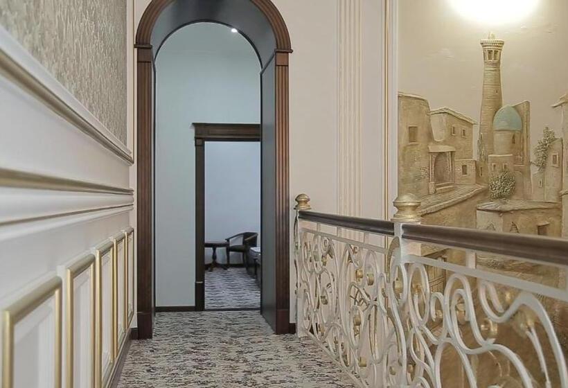 Garden Hotel With Pool