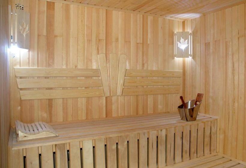 Garden Hotel With Pool