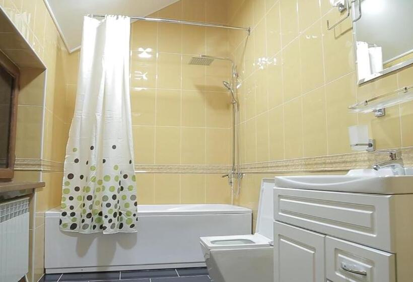 Garden Hotel With Pool