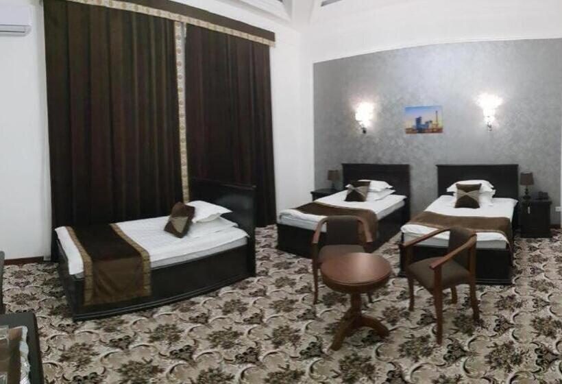 Garden Hotel With Pool