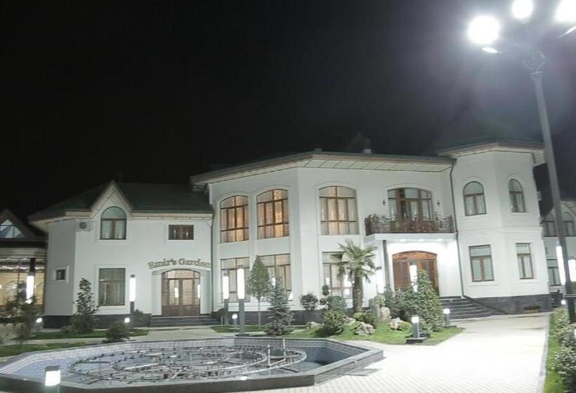 Garden Hotel With Pool