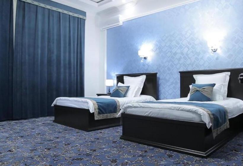 Garden Hotel With Pool