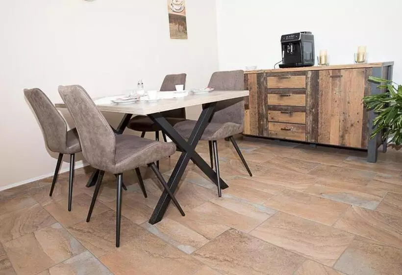 Hotelli Gästehaus Lorz