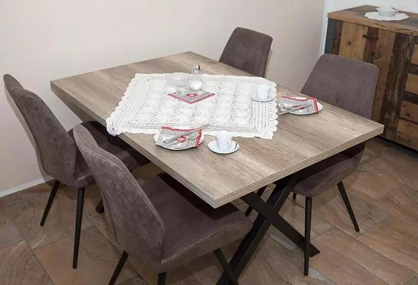 Hotelli Gästehaus Lorz