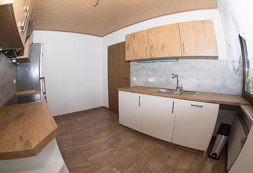 Hotelli Gästehaus Lorz